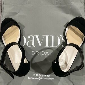DB Studio black dress shoes